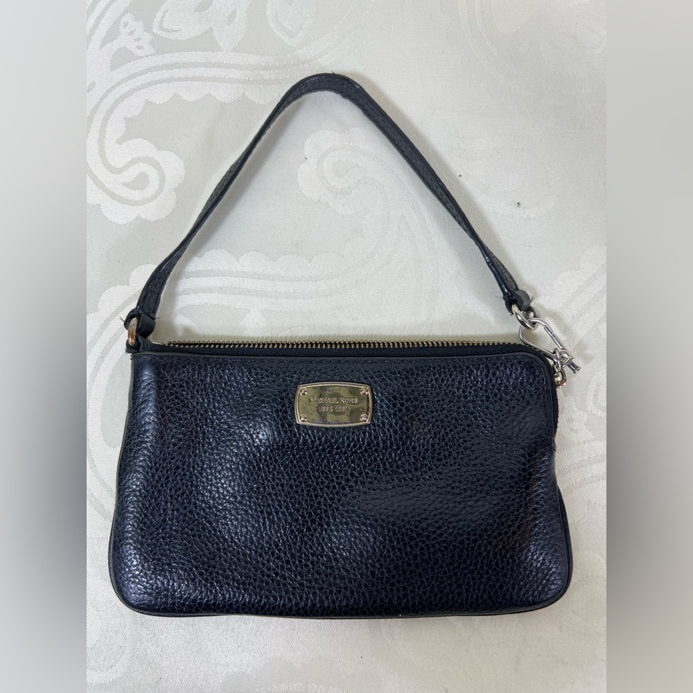 2054: Michael Kors Wristlet